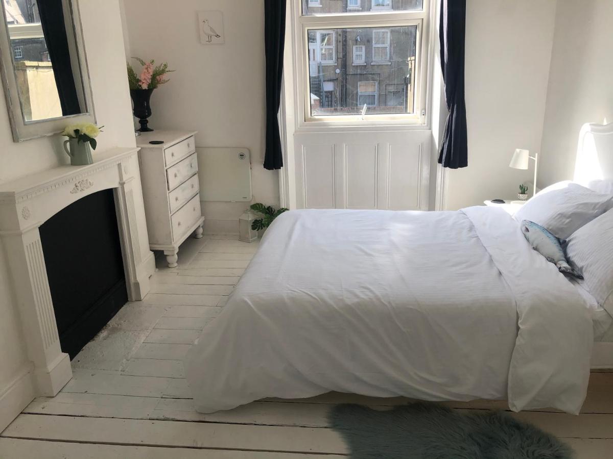 New! Seaside Central Scarborough Apartment Exteriör bild