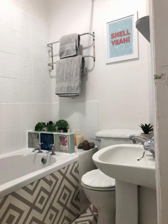 New! Seaside Central Scarborough Apartment Exteriör bild