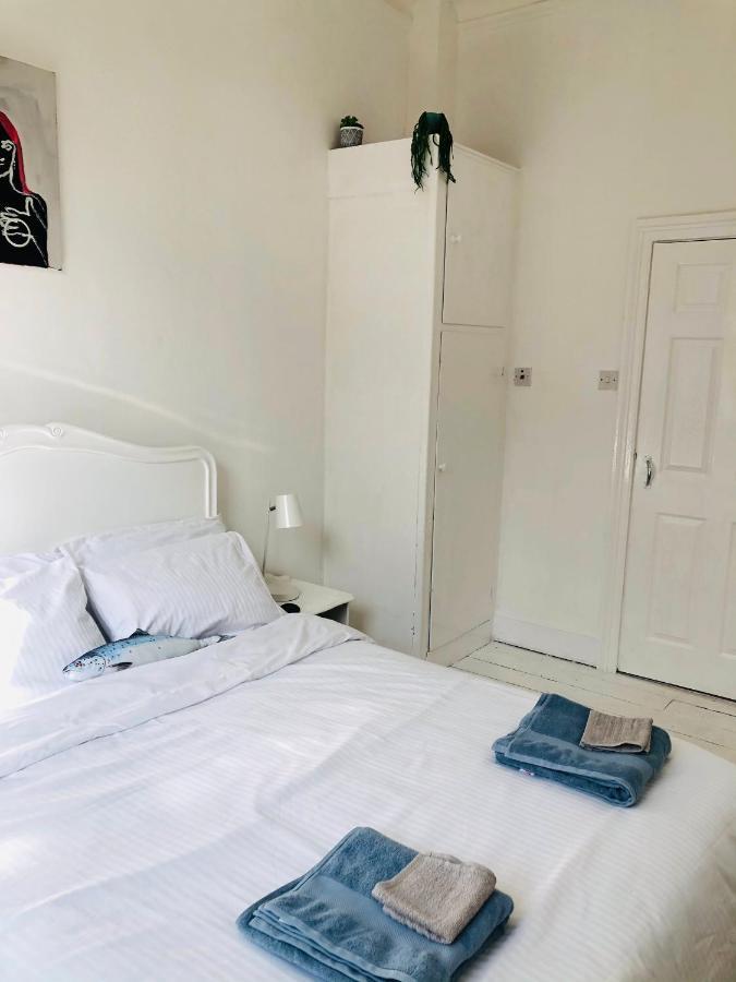 New! Seaside Central Scarborough Apartment Exteriör bild