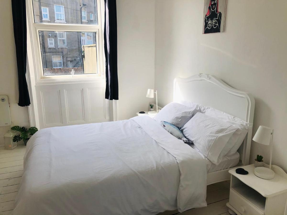 New! Seaside Central Scarborough Apartment Exteriör bild